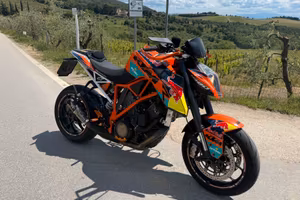 Ktm 1290 R superduke redbull