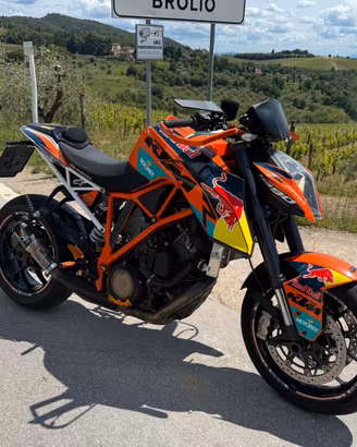 Ktm 1290 R superduke redbull