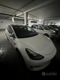 Tesla Model 3 4 ruote motrici dual motor