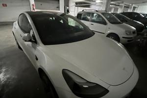 Tesla Model 3 4 ruote motrici dual motor