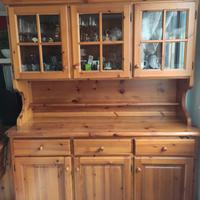 Credenza in pino. 