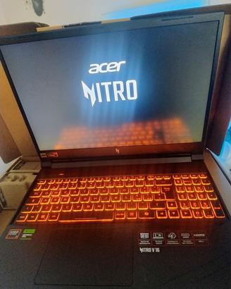 Notebook gaming Ryzen 7 8845HS RTX 4060 Nitro V16