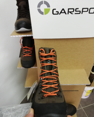 Scarpa da trekking e caccia