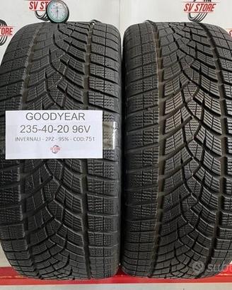 235 40 20 goodyear invernali 90%