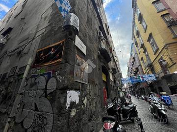 NEGOZIO A NAPOLI