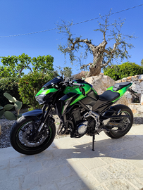 Moto naked Kawasaki z900