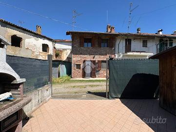 CASA SEMINDIPENDENTE A NICORVO
