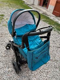 Carrozzina e seggiolino per la macchina