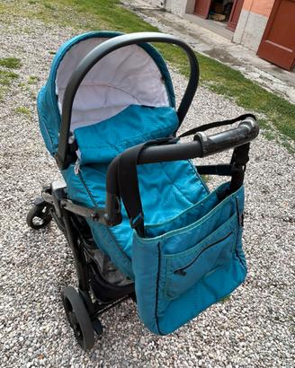 Carrozzina e seggiolino per la macchina