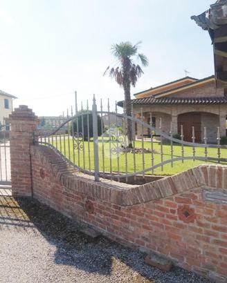 PORZIONE DI BIFAMILIARE A CENTO
