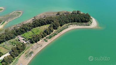 Terreno. Con Attività di Street Food sul lago