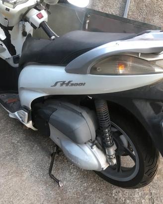 Pezzi ricambi sh 300  anno 2009