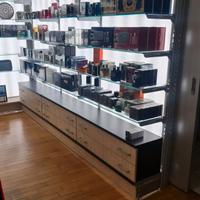 ARREDAMENTO NEGOZI PROFUMERIA