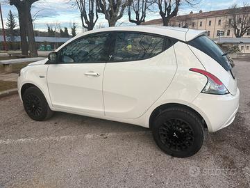 LANCIA Y ELEFANTINO