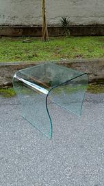 tavolino moderno con vetro curvato