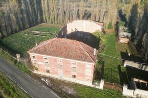 TecnoAzienda: Rustico da ristrutturare con