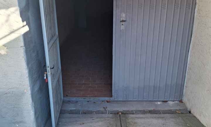 Garage-magazzino PONTE TARO