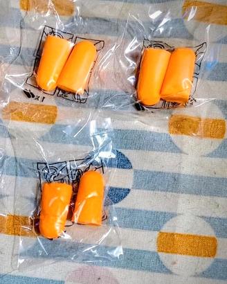Confezioni sigillate di tappi per le orecchie
