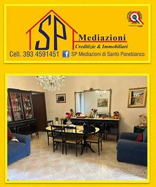 Ampio con spazio esterno e garage