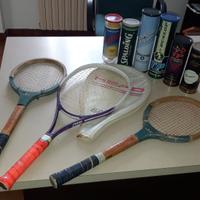 racchette tennis e tubi palline vintage