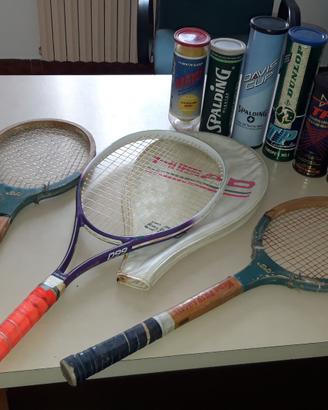 racchette tennis e tubi palline vintage