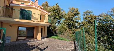 VILLA A SCHIERA A CAPENA