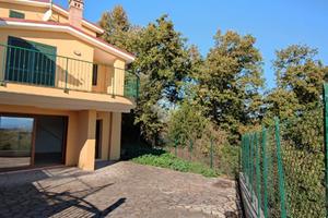 VILLA A SCHIERA A CAPENA
