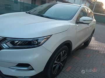 Nissan Qashqai bianco 