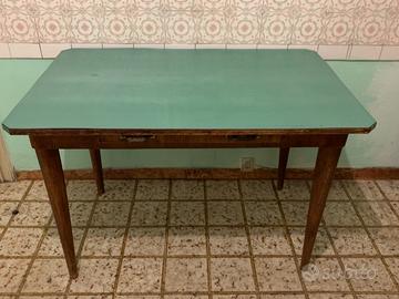 Modernariato tavolo in legno anni '60