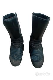 stivali e guanti moto 