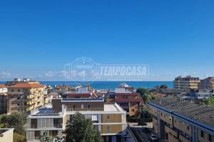 TRILOCALE MANSARDATO IN ZONA SERVITA!