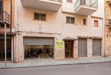 Si locano esclusivamente posti moto in zona Dante