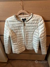 Piumino leggero bianco con dettaglio gioiello L ve