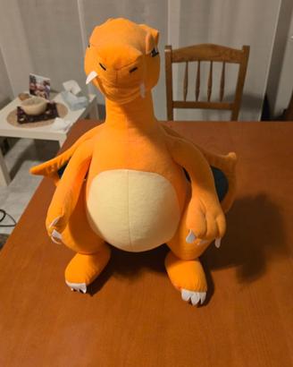 Pupazzo Charizard gigante