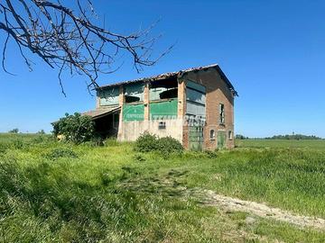 Rudere da ristrutturare con giardino