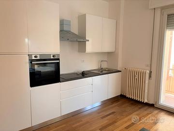 Pantano, monolocale arredato con balcone