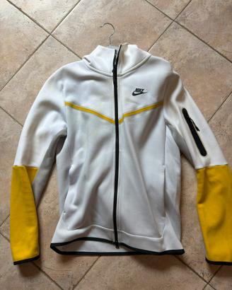 tech fleece yellow white simba la rue