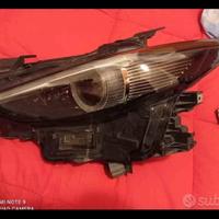 fanale anteriore sinistro Mazda 3