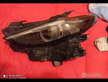fanale anteriore sinistro Mazda 3