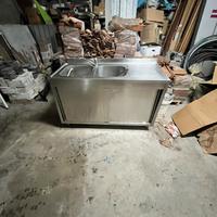 Arredamento per Bar/Casa(cucina, frigo, tavolo)
