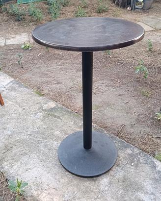 Tavolo alto, sedie alte e sgabelli in pelle da pub