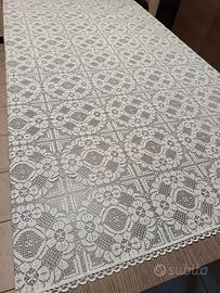 tovaglia bianca in pizzo di Calais 