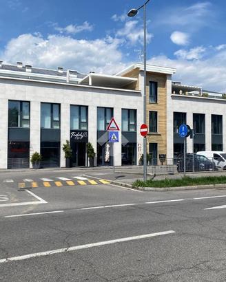 NEGOZIO A SCANZOROSCIATE