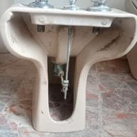 bidet classico con rubinetti 