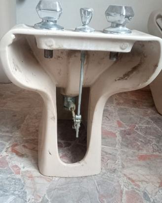 bidet classico con rubinetti 
