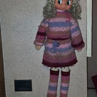 Bambola alta cm 75, con gambe lunghe in pezza.