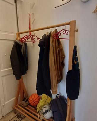 Appendiabiti in legno