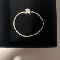 Pandora. Bracciale donna con chiusura a stella.