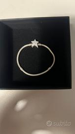 Pandora. Bracciale donna con chiusura a stella.