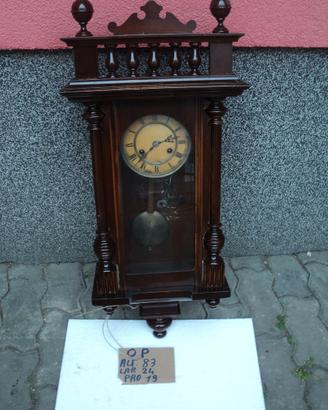 Orologio a pendolo in noce con suoneria restaurato
